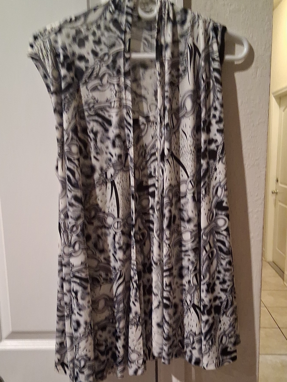 Milano Black & White Sleeveless Patterned Tunic Top